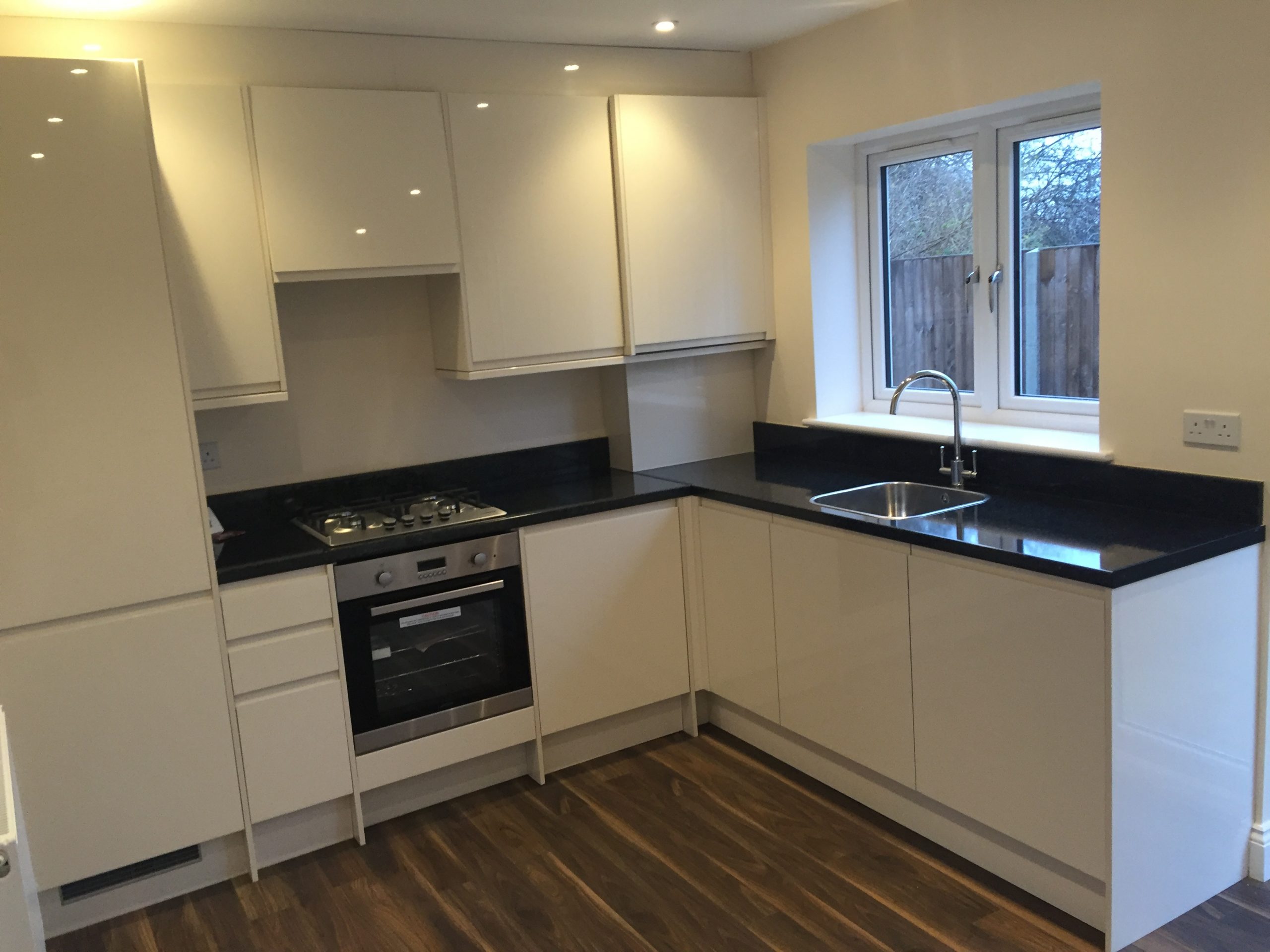 Ivaro Close-3