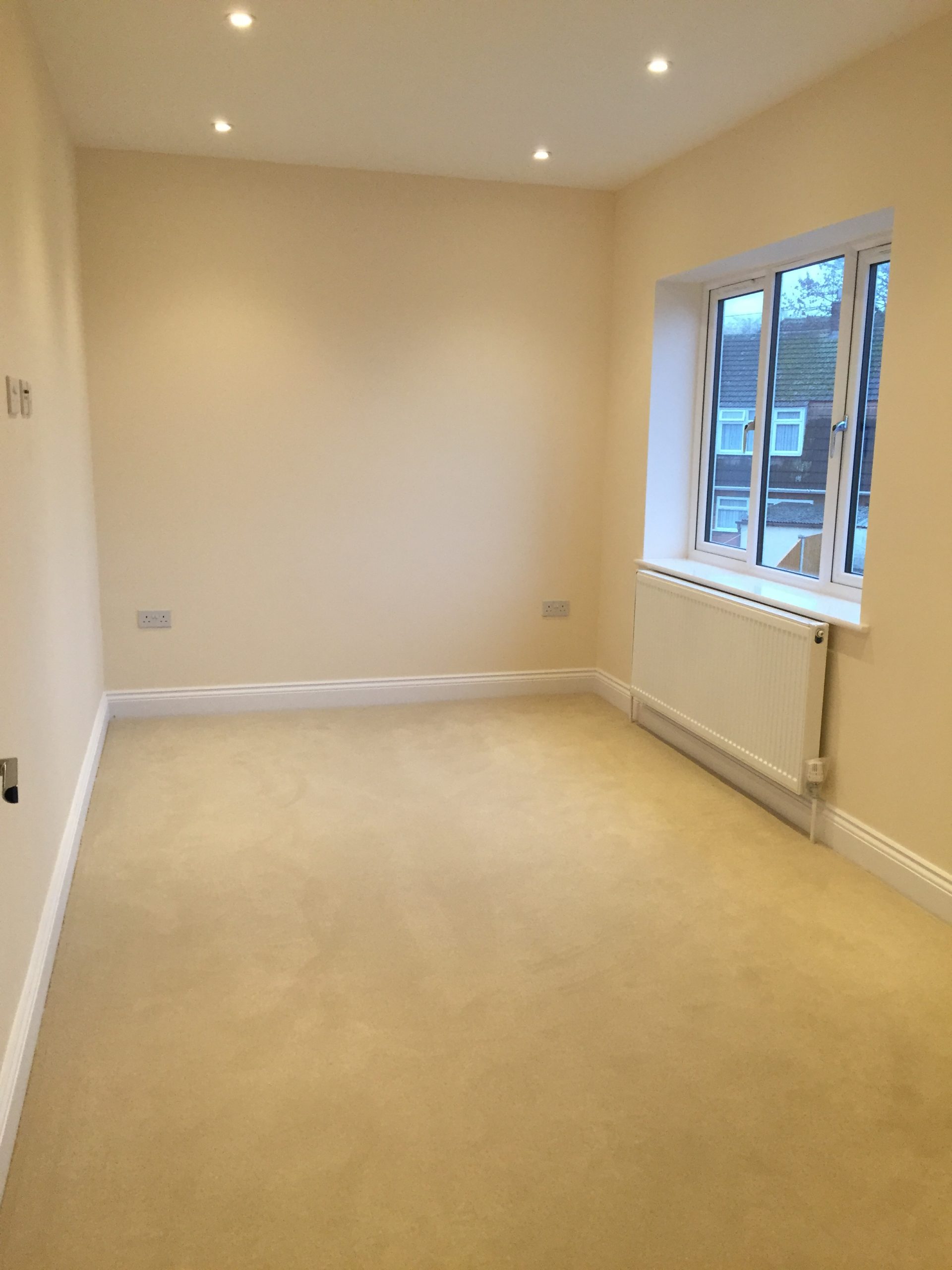 Ivaro Close-4