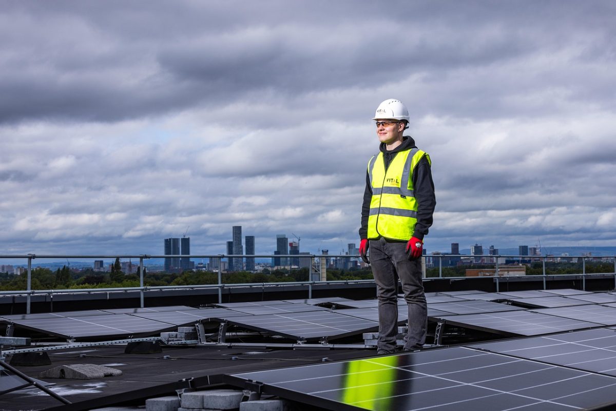 UK lacks the skills to hit net zero, MPs warn