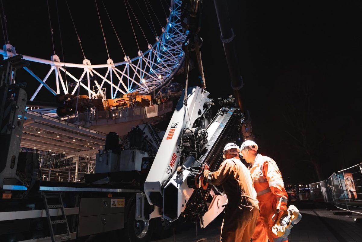 Knuckleboom cranes for London Eye