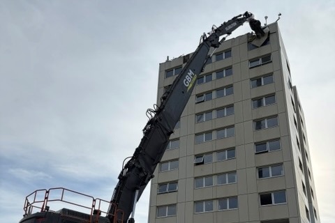 Demolition starts on Hull towers