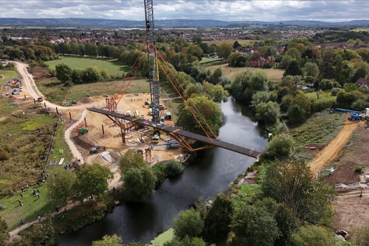 Hampton Bridge lifted into place